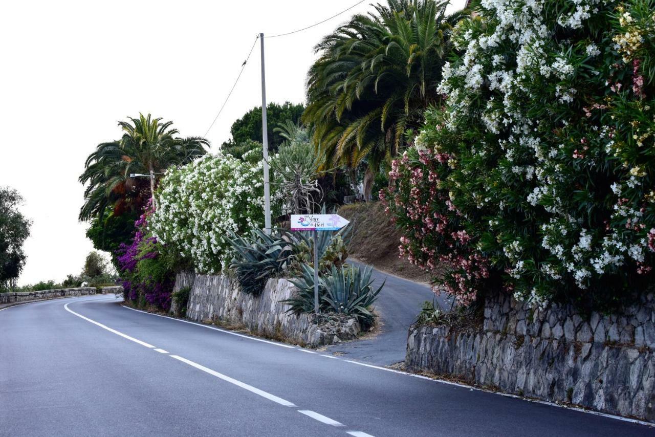 Agriturismo Un Mare Di Fiori Villa Ventimiglia Eksteriør bilde